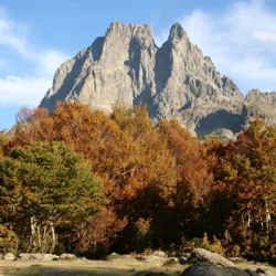  camping laruns geteuLe pic d'Ossau en automne