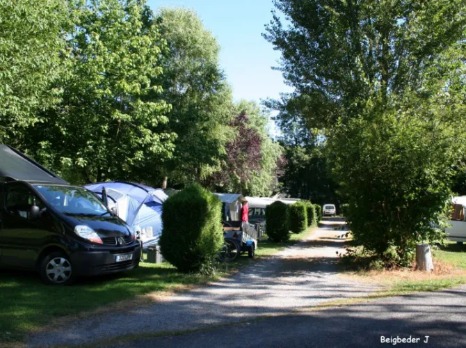  camping laruns geteuEmplacements calmes et ombragés pour tentes et camping-cars